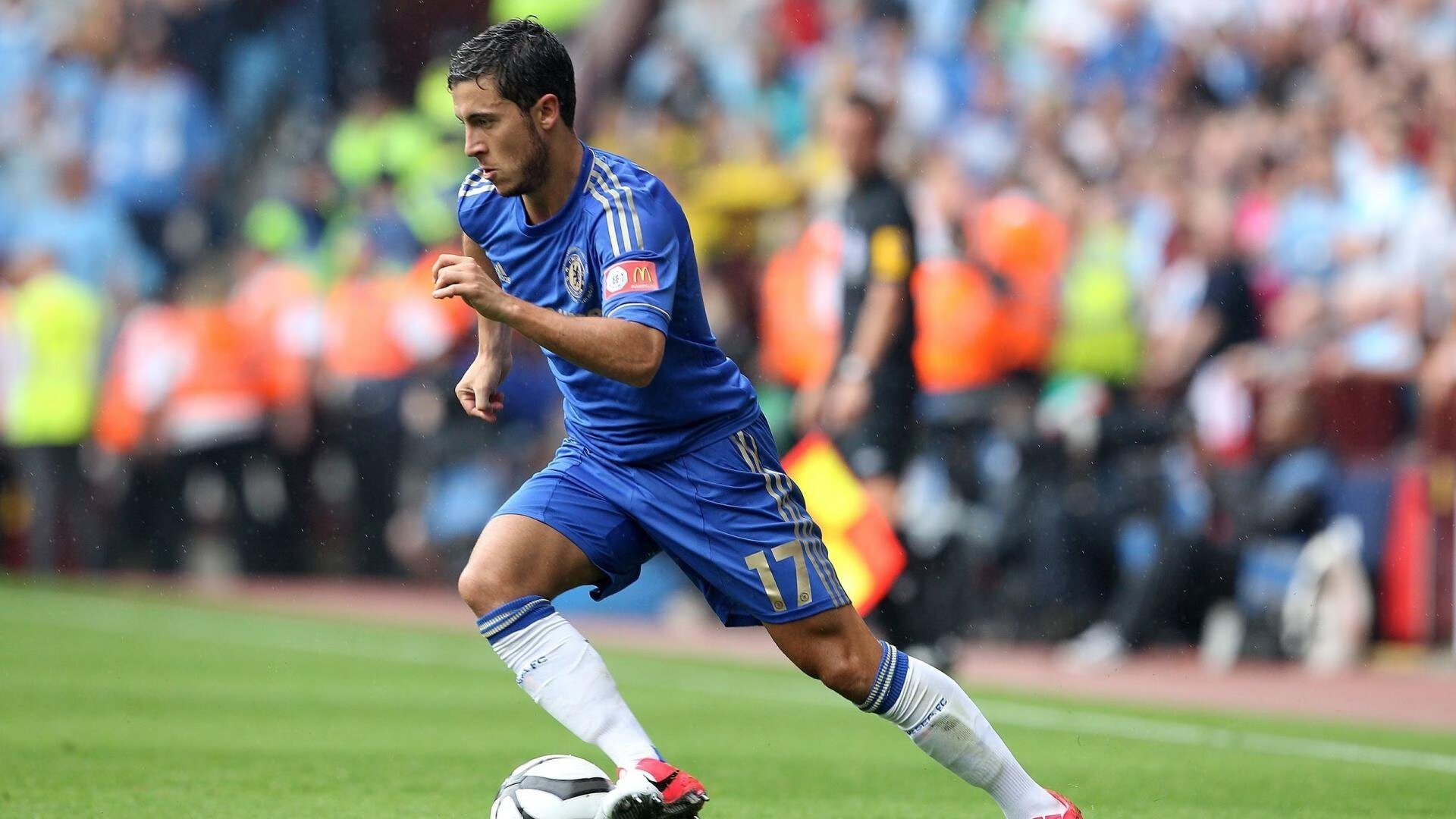 克莱尔·柯尔赞赛后感谢团队支持，克莱尔资料